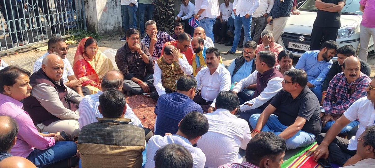 dhanbad businessmen protest rising insecurity due to bad law order