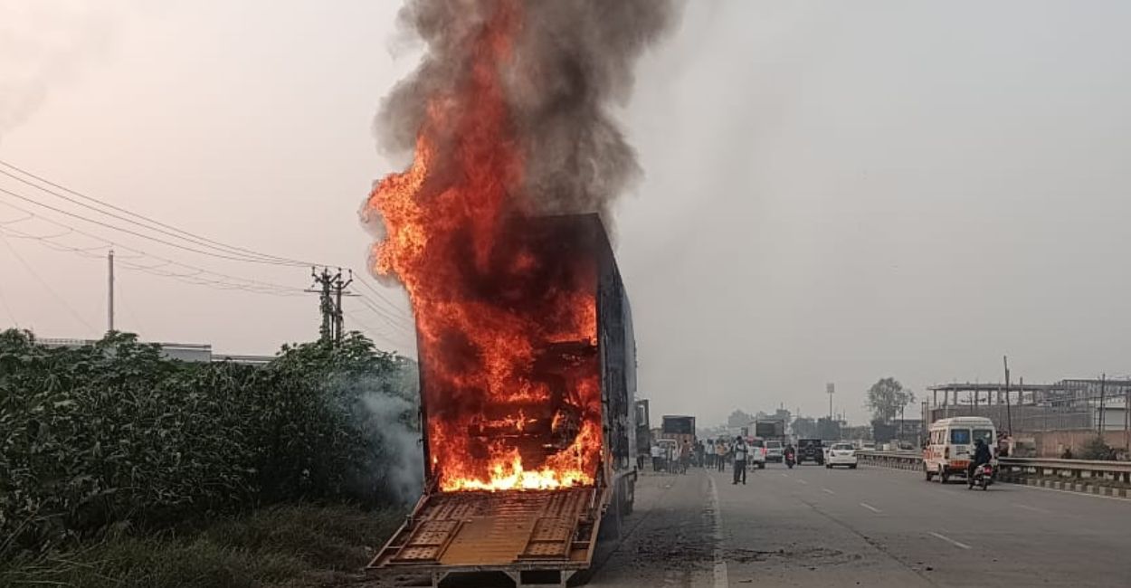 fire on kanpur prayagraj highway electric cars burned in fatehpur