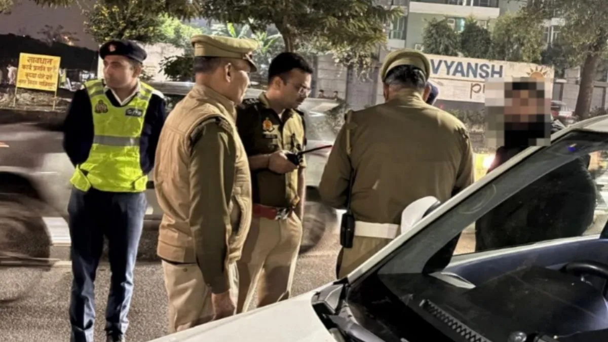 Ghaziabad News: आज महिला ट्रैफिककर्मियों के जिम्मे होगा हापुड़ चुंगी चौराहा, 10 सिपाही संभालेंगी जिम्मेदारी
