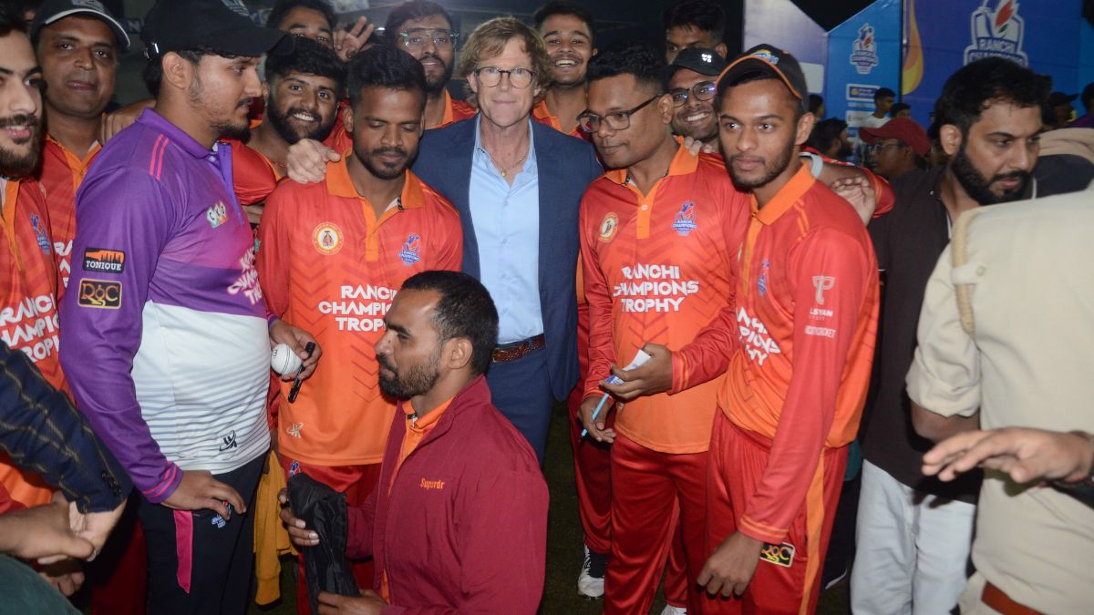 jonty rhodes first time visits ranchi praises ms dhoni calmness and fitness