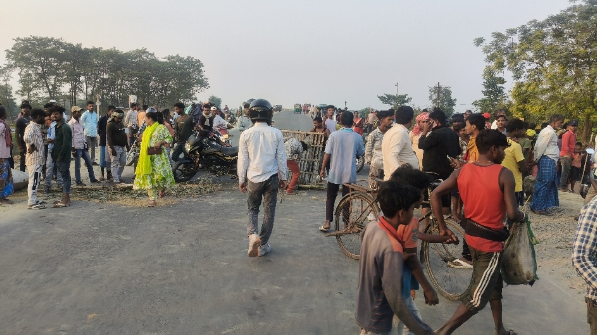 bihar bus accident cyclist dragged 100m on nh106 dies