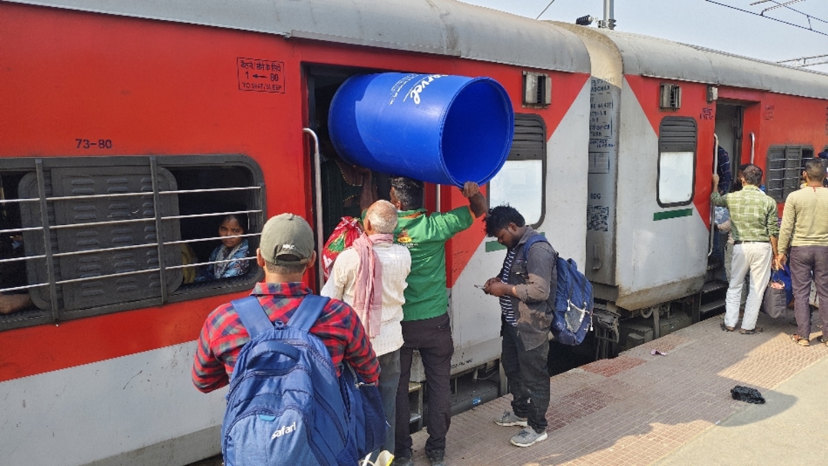 vikramshila express engine failure train overcrowded