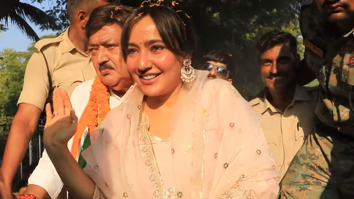 bihar election 2025 bhagalpur seat candidate ajit sharma daughter actress road show for her father