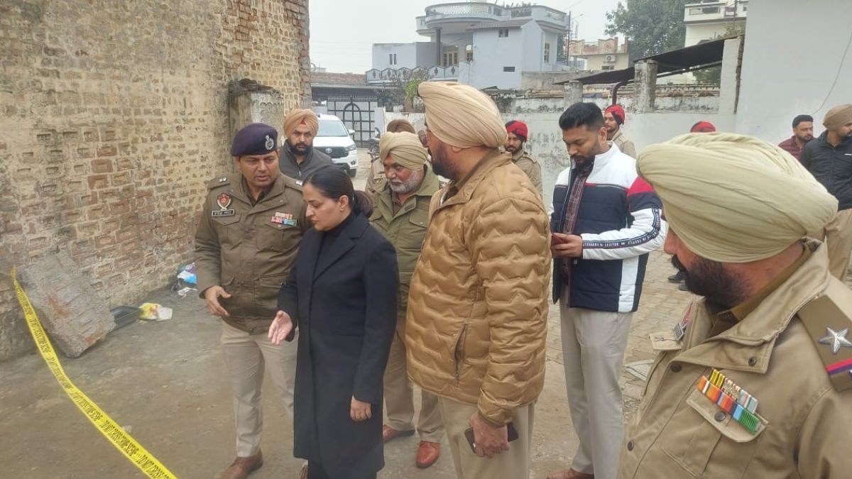 encounter in mohali punjab heavy firing between gangsters of bambiha gang and police