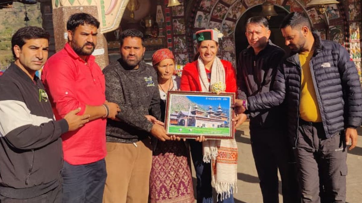 renuka singh thakur visits hanol temple after cricket world cup win