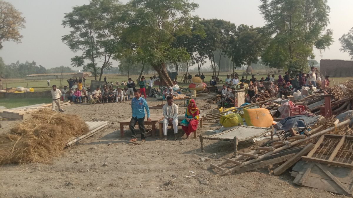 shahjahanpur bulldozers demolished 24 illegal houses built on cremation grounds in rouli bauri even the prime ministers residence was not spared