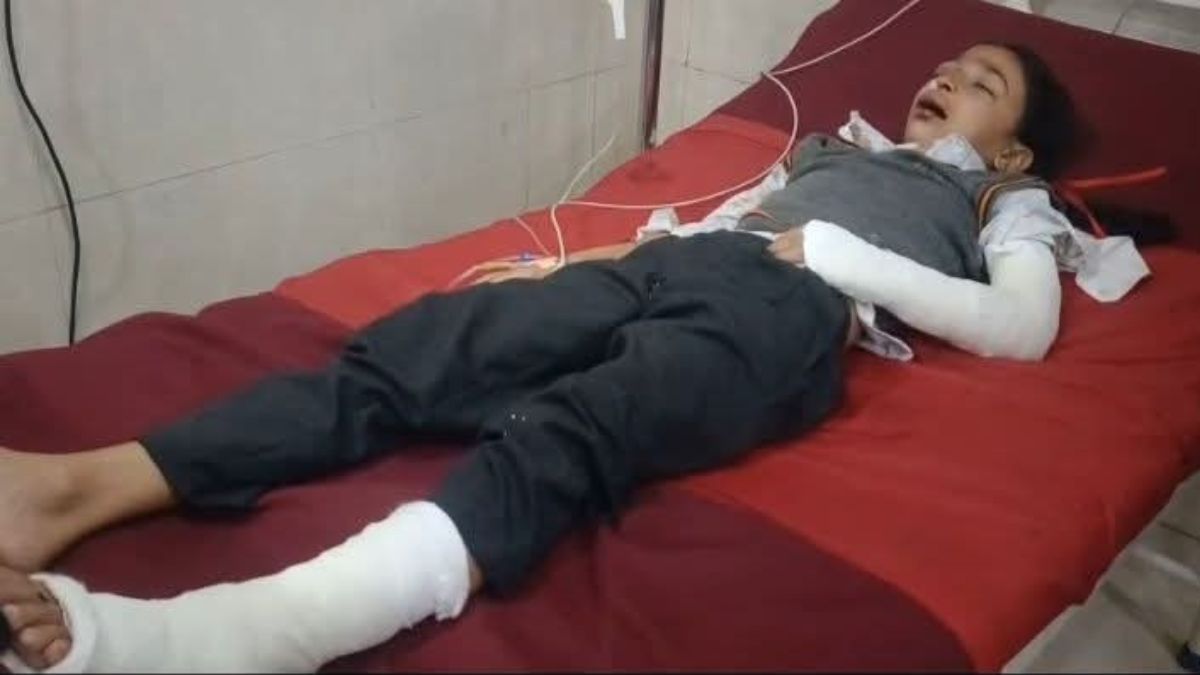 a class 3 student fell from a moving van breaking five teeth exposing the negligence of school vans in shahjahanpur
