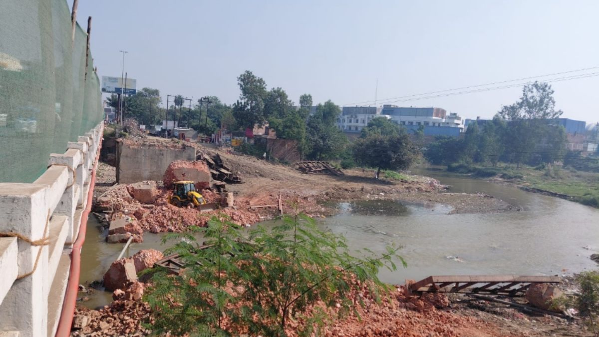 travel from moradabad to delhi will be easier immersion of the old bridge on the gagan river construction of a modern bridge begins