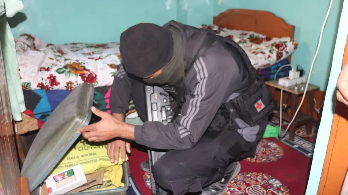 200 ठिकानों पर तलाशी और हिरासत में 200 से अधिक लोग, जम्मू-कश्मीर में आतंक पर कड़ा प्रहार; ISI साजिश विफल
