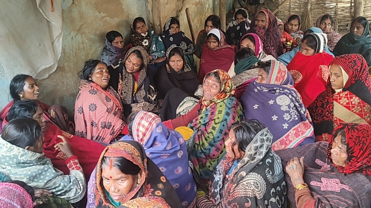 two people died when a bolero carrying pilgrims returning from maihar darshan overturned in sonbhadra