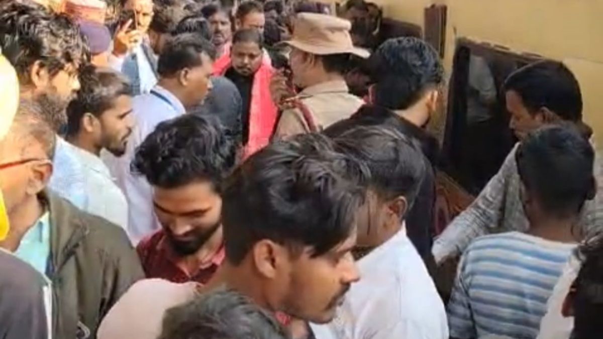 gaya train accident passenger dies trying to board moving train