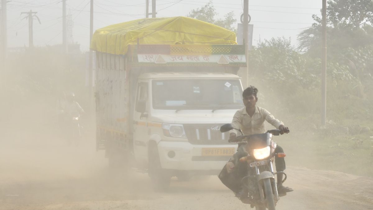 ghaziabad broken roads cause pollution surge respiratory patients affected