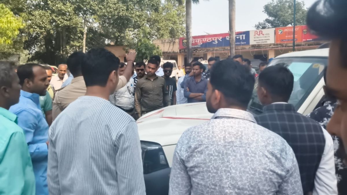 bihar political clash injures three in gopalganj village