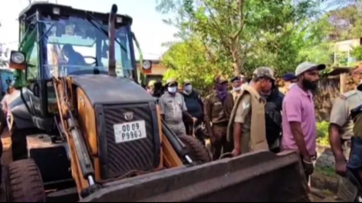 yogi style action bulldozers run on 4 illegal houses of criminals in odisha