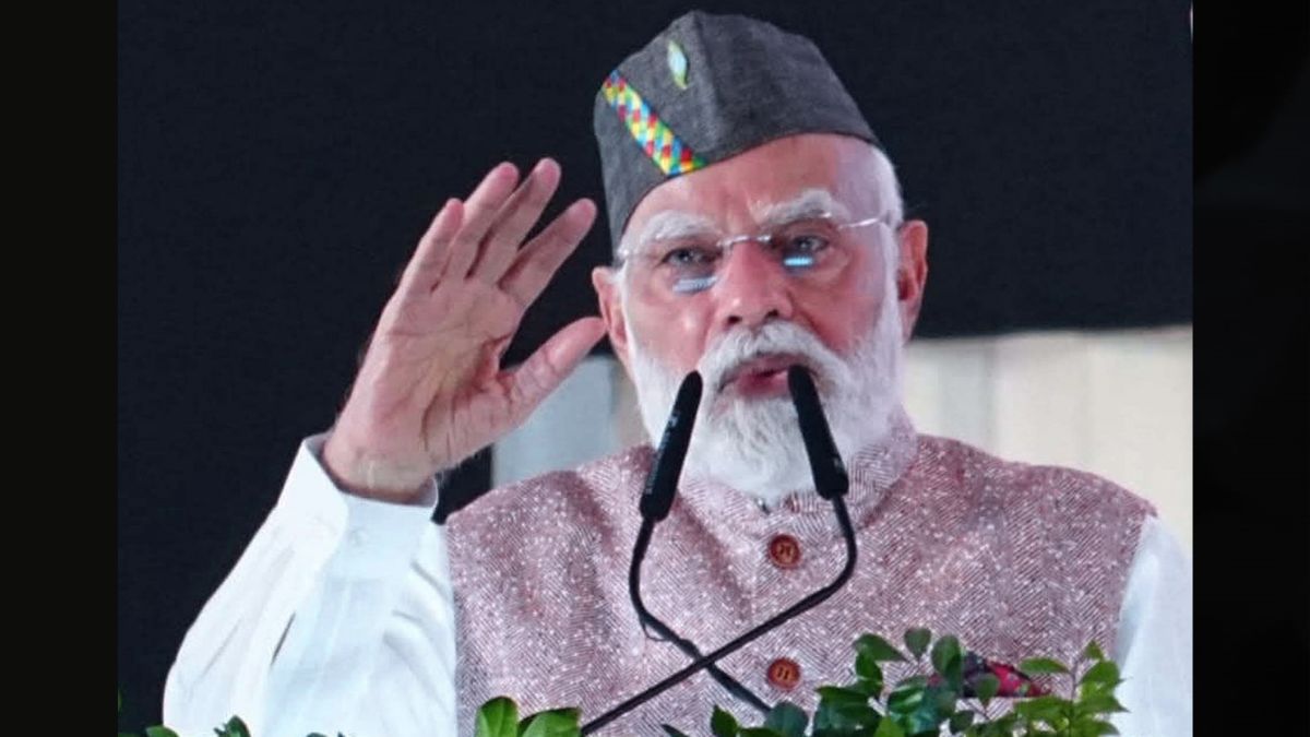 modis unique style distancing himself from political insinuations at the uttarakhand silver jubilee celebrations