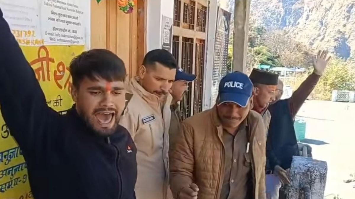 villagers lock open liquor shop in ranachatti