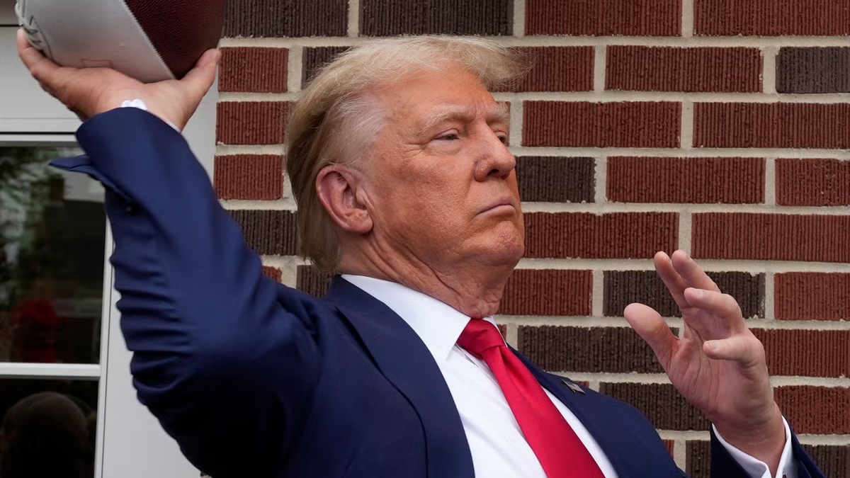 trump booed at nfl game us president attends match after 46 years