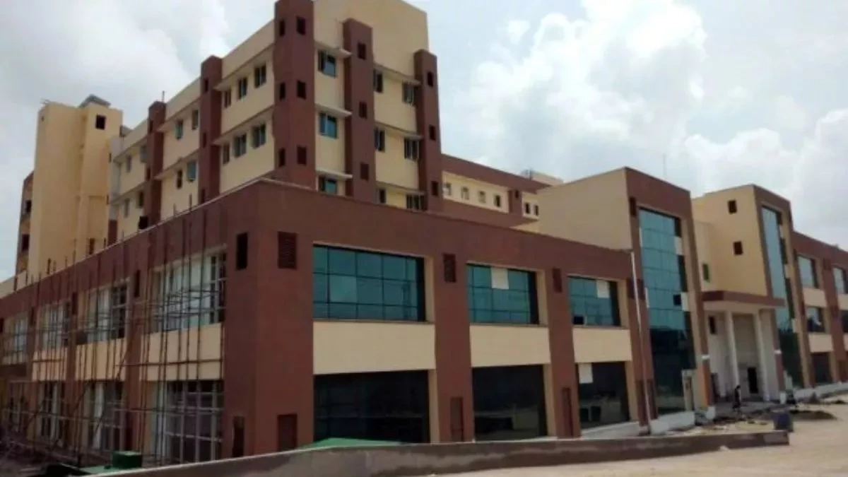 amethi medical college construction deadline set for december 31