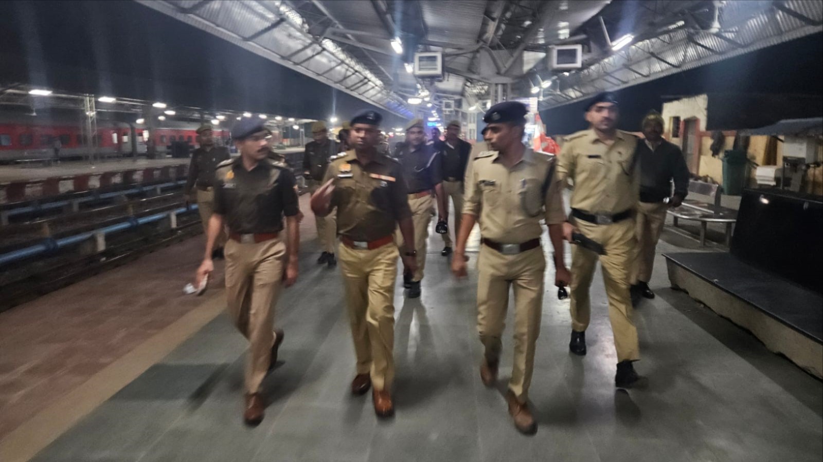 rpf crackdown on illegal ticketing racket in pratapgarh