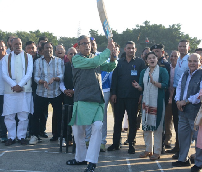 haryana governor plays street cricket in panchkula