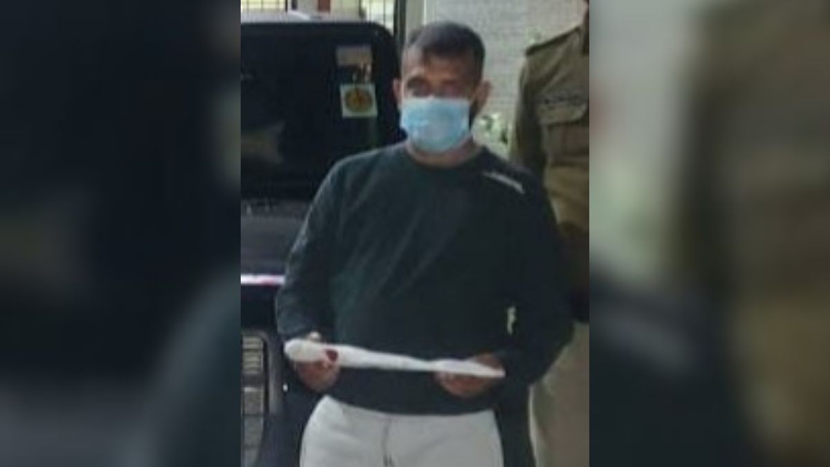 man driving thar car with sharp weapon video viral in dehradun