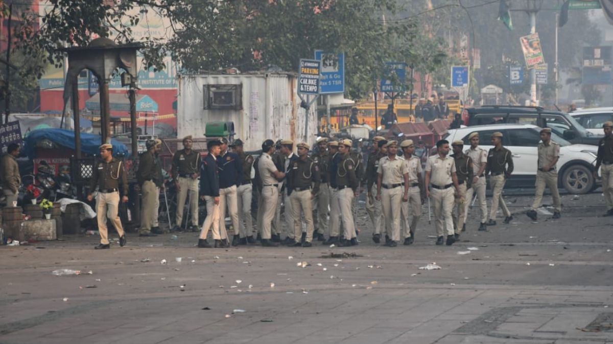 delhi blast scare markets shut down early roads empty