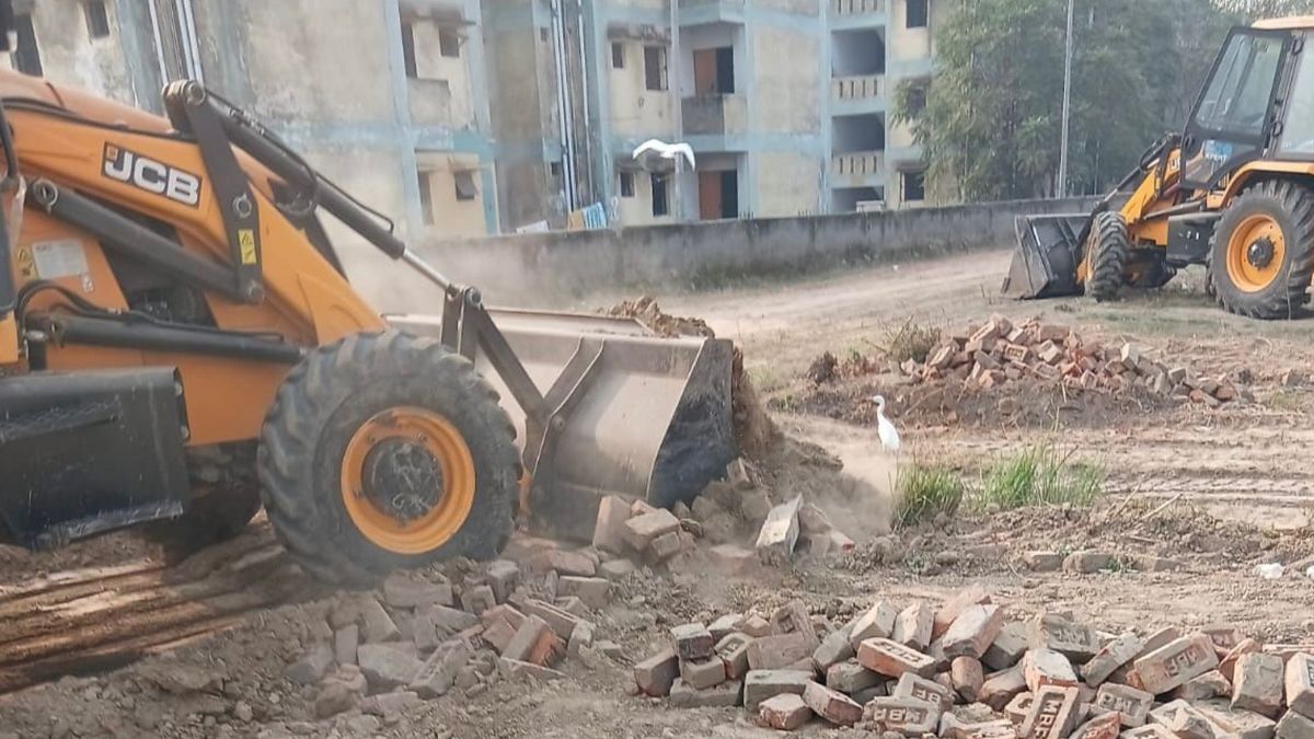 ghaziabad gda demolishes illegal colony property dealers in panic