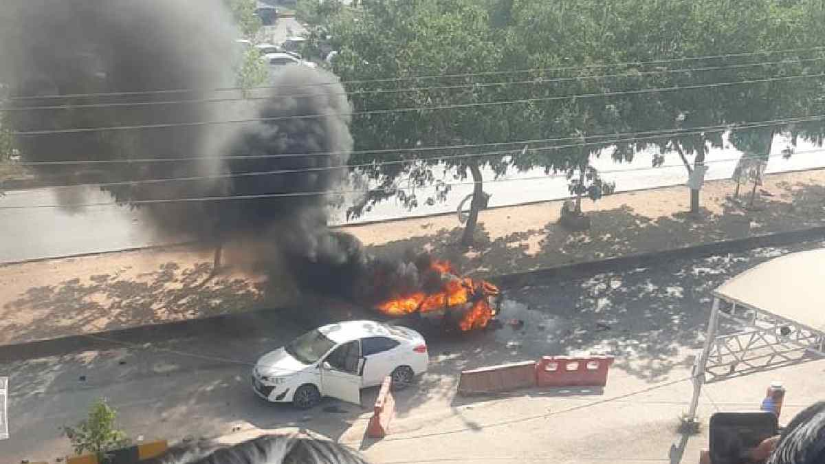 pakistan capital islamabad suicide blast outside court causality reported
