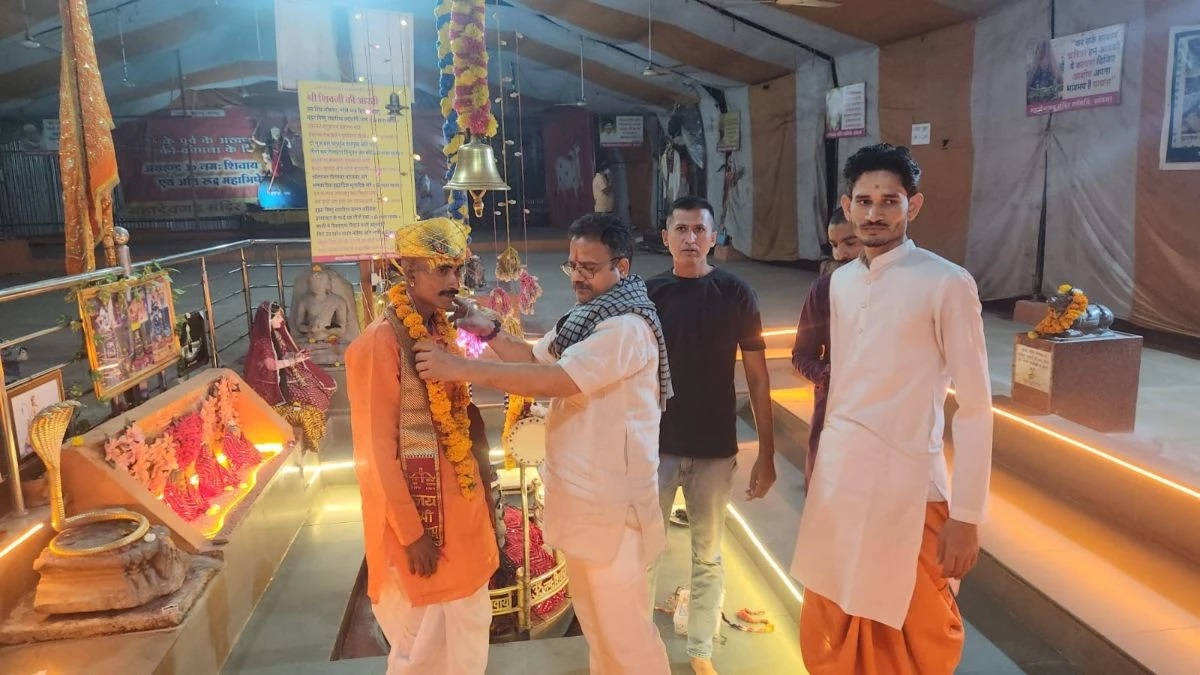 amir becomes angad muslim youth embraces hinduism in khandwa