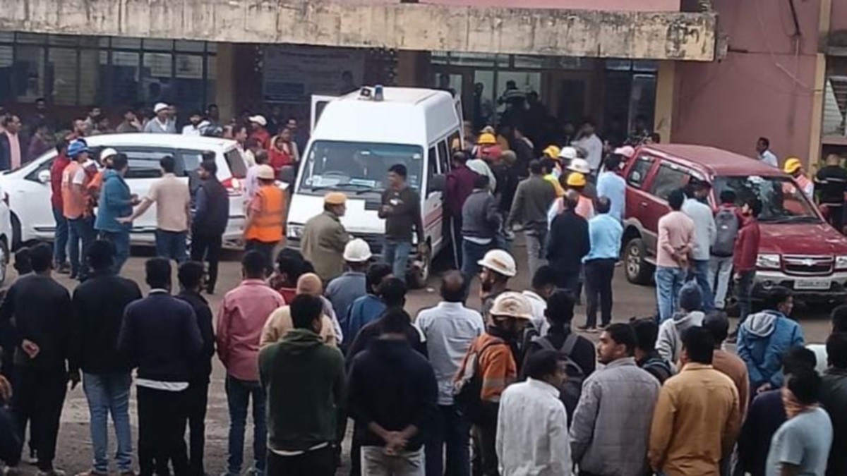 malajkhand copper mine accident 22 workers injured in bus mishap