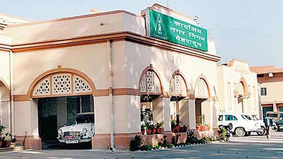 intruder sits on mayors chair in dehradun municipal corporation