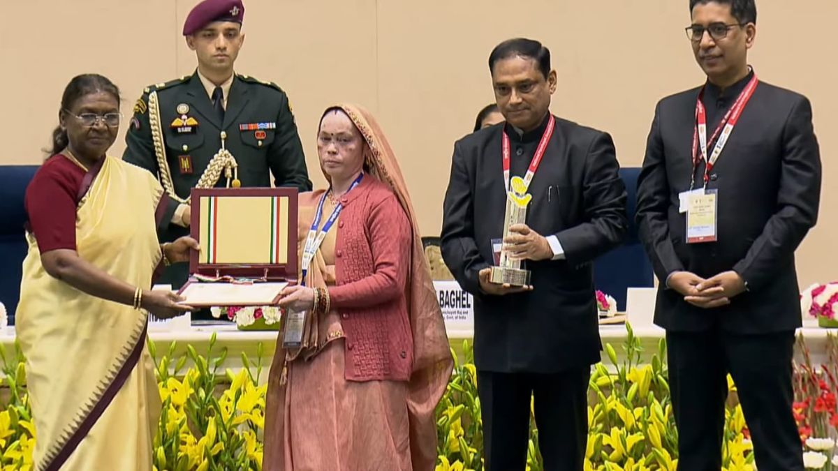 bharataul panchayat of bareilly received the state level child friendly panchayat award