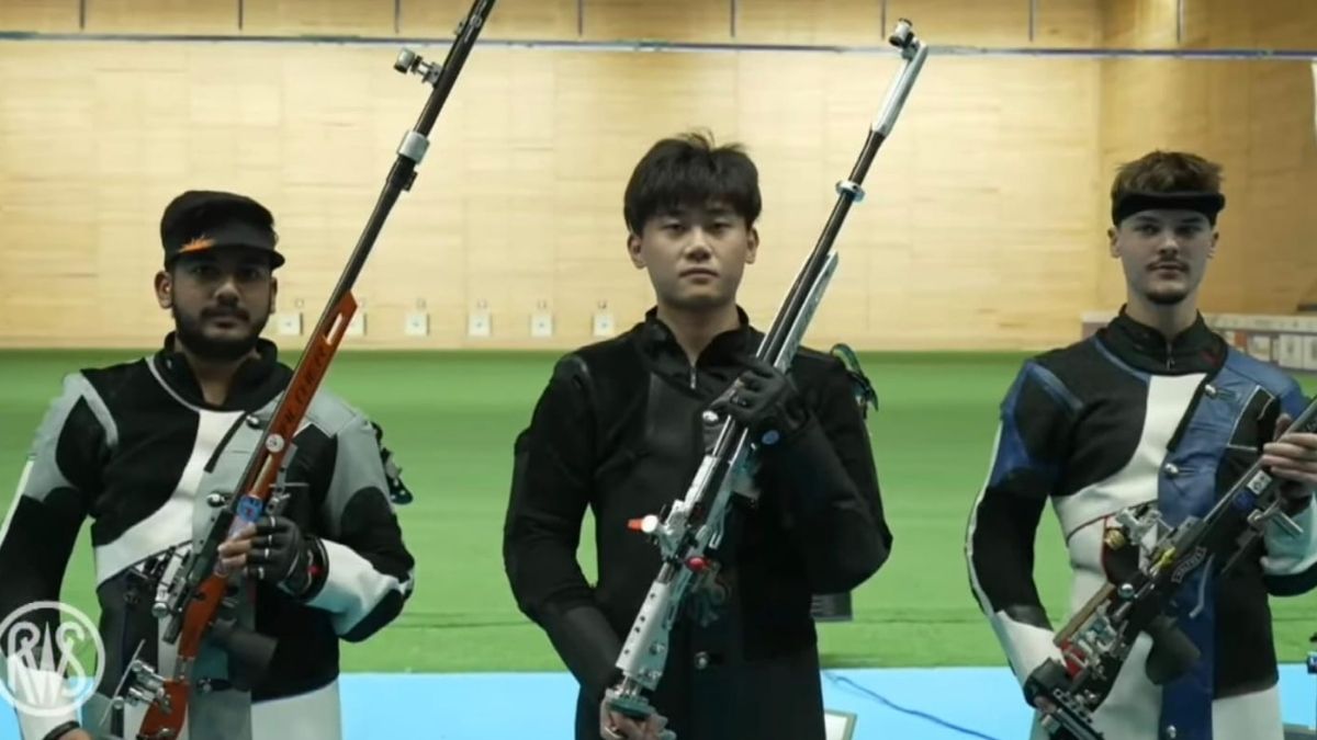 issf world championships aishwary tomar wins silver qualifies for final niraj kumar also advances to the final