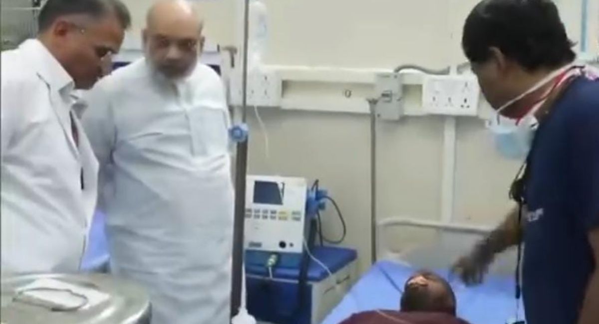 delhi blast deoria man injured near red fort car explosion