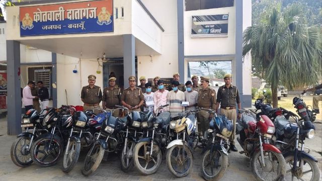 बदायूं पुलिस की चेकिंग में पकड़े बाइक सवारों से खुली वाहन चोरी, 10 मोटरसाइकिलों सहित चार गिरफ्तार

