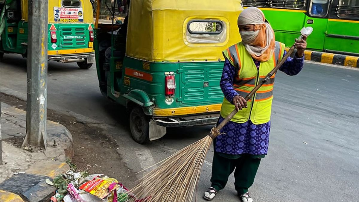 strict ban on manual sewer cleaning in greater noida