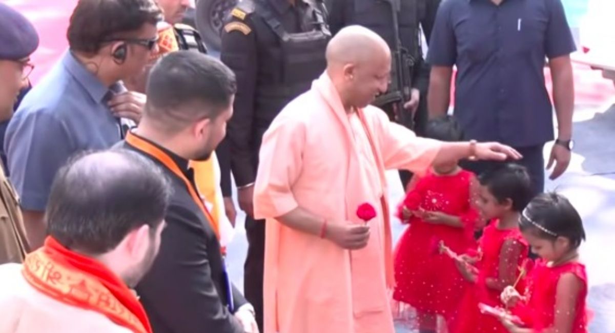 cm yogi adityanath visits barabanki meets children distributes chocolates