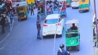 3 घंटे तक लाल किले के पास पार्किंग में खड़ी रही कार।