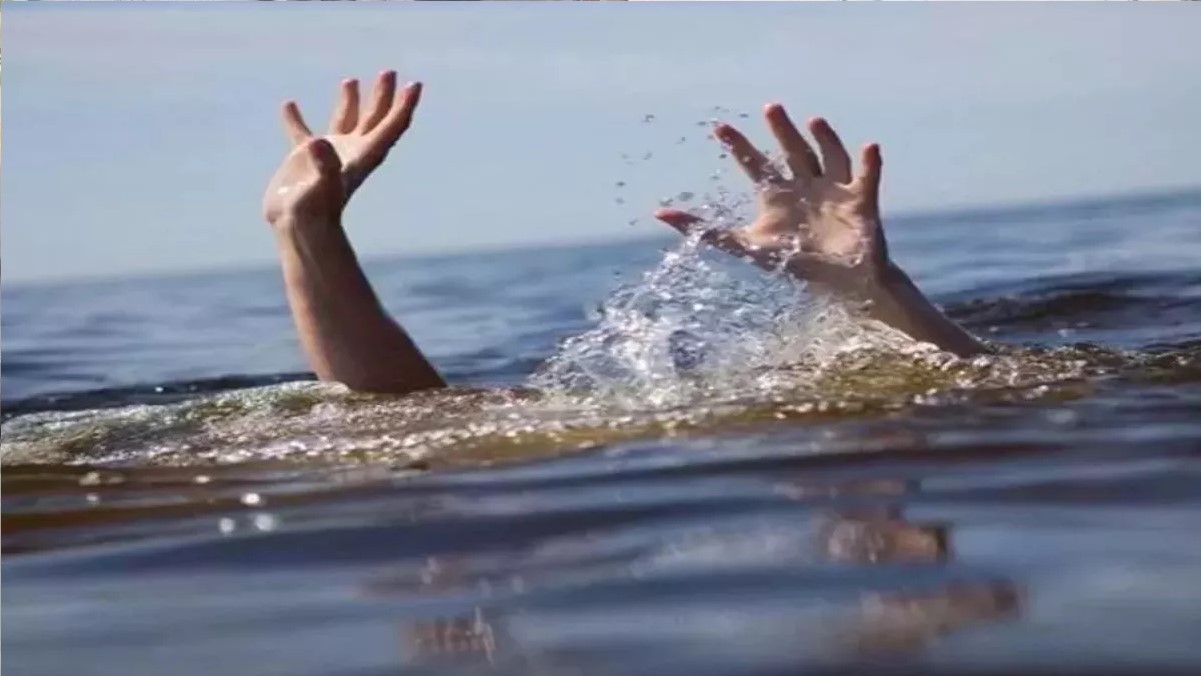 a young woman drowned while crossing a river in azamgarh