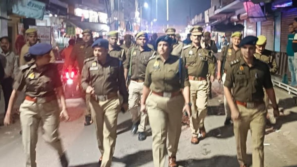 delhi blast kasganj sp ankita sharma visited the city and conducted checking at the railway station