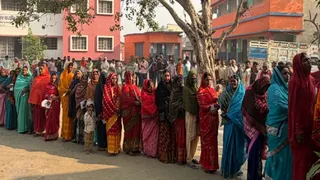 Bihar vidhan sabha chunav 2025 LIVE News Updates पश्चिम चंपारण में वोटिंग के लिए कतार में लगीं महिलाएं। जागरण
