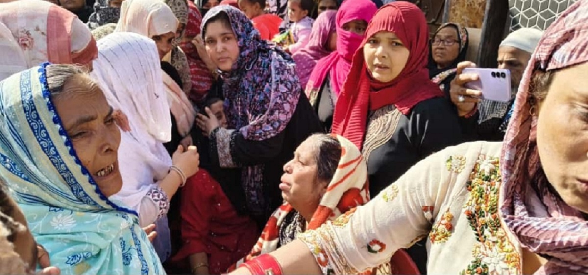 delhi blast wife begs for husbands body for burial