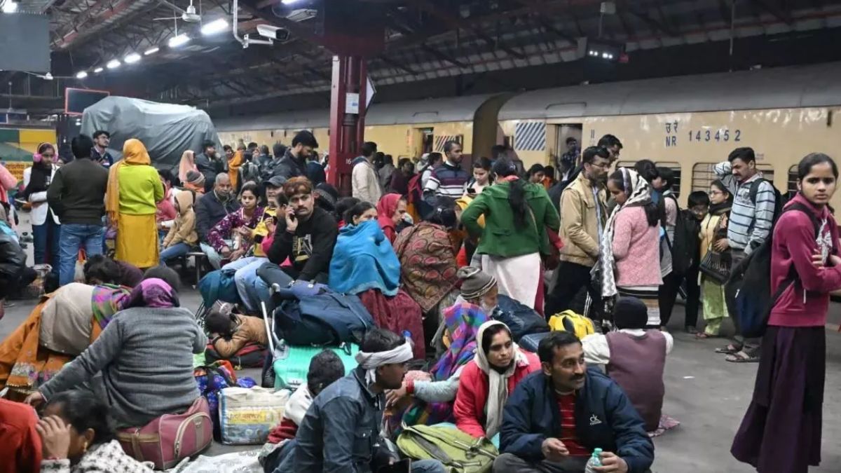 anand vihar terminal permanent holding area to ease passenger congestion