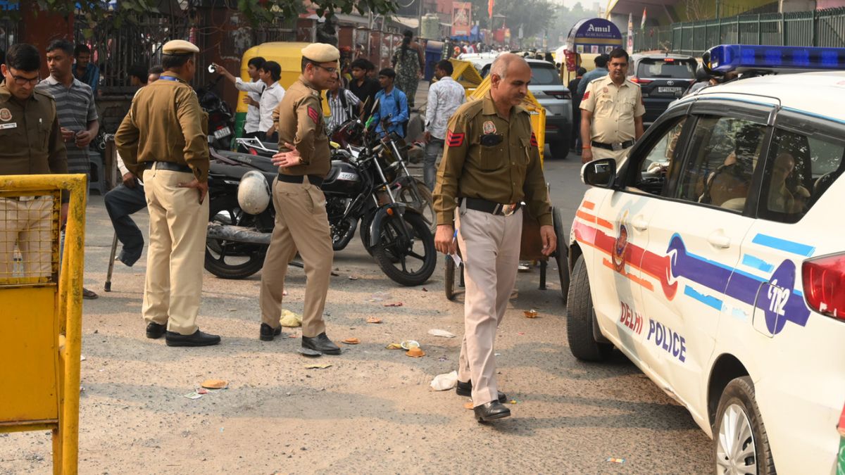 delhi blast 10 killed delhi police lax reveals investigation