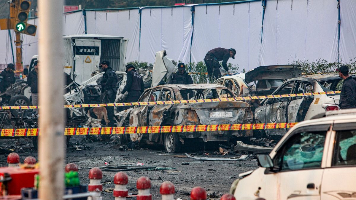 delhi blast police on alert to trace red ecosport car suspected to be linked to accused