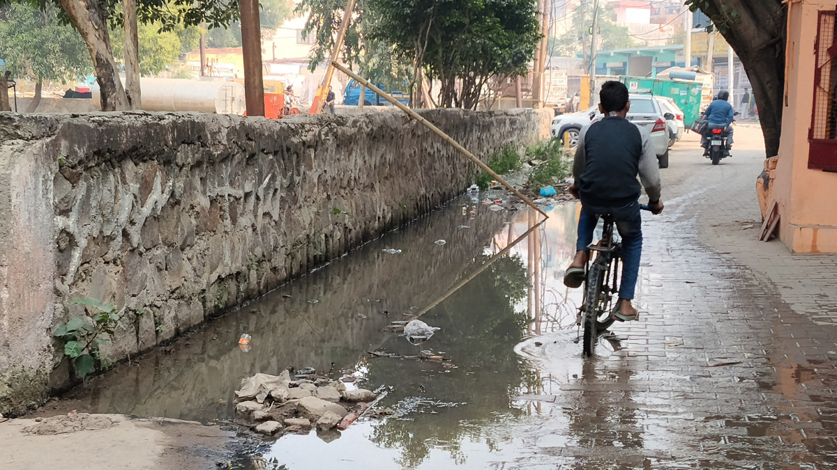 indirapuram sewer line choke waterlogged streets negligence