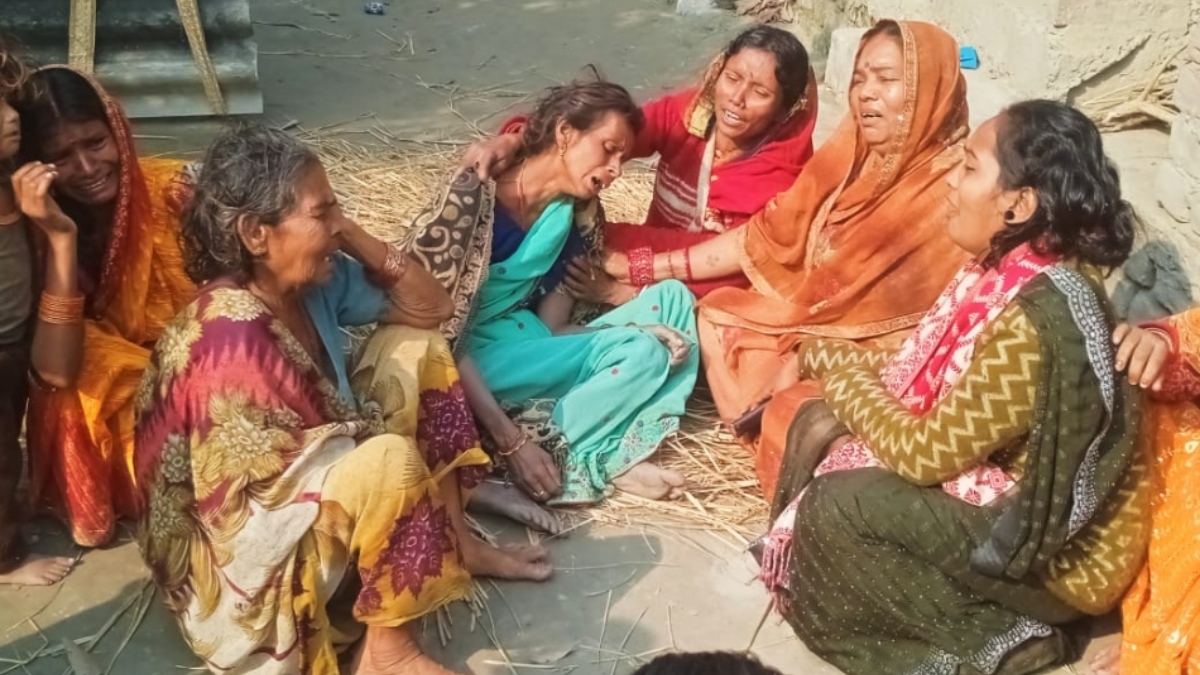 tragic bike accident two friends die in mainpuri up