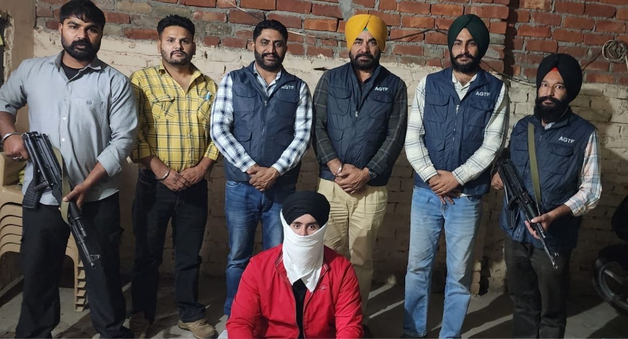 jaggu bhagwanpuria gang member arrested with pistols in batala