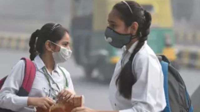 नोएडा में बढ़ते प्रदूषण को लेकर स्कूलों में आउटडोर गतिविधियां बंद, छात्रों के लिए मास्क पहनना अनिवार्य

