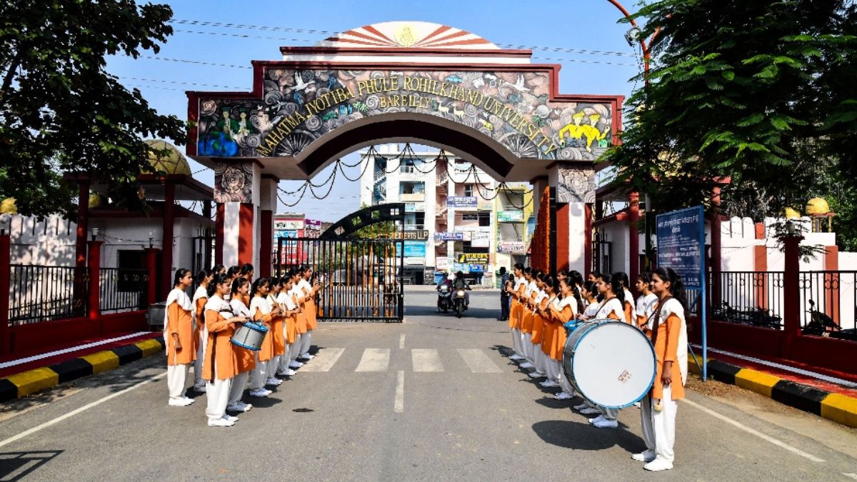 rohilkhand university convocation 94 meritorious students awarded gold medals governor anandiben patel to honour them